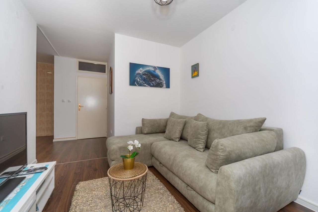 Aloha Apartment